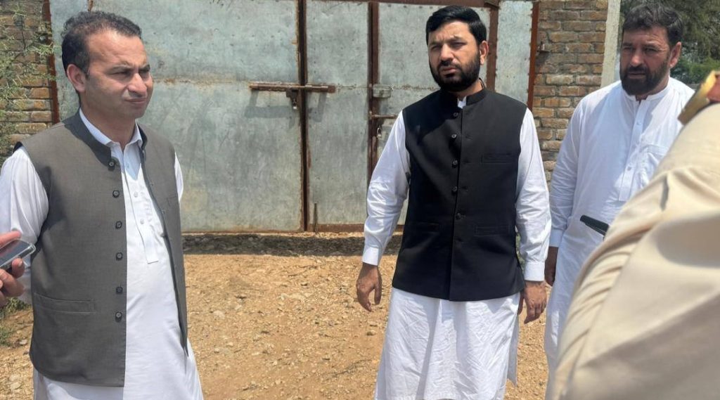 آج مورخہ 13/5/2026کو ڈائریکٹرجنرل لینڈ یوز اینڈ    بلڈنگ کنٹرول اتھارٹی اور  ڈائریکٹر ایڈمن و فنانس  ہمراہ چیف پلانگ کنٹرول آفیسر  او   آرکیٹکٹ کوہاٹ  نے  کوہاٹ کا تفصيلی  دورہ کیا ۔